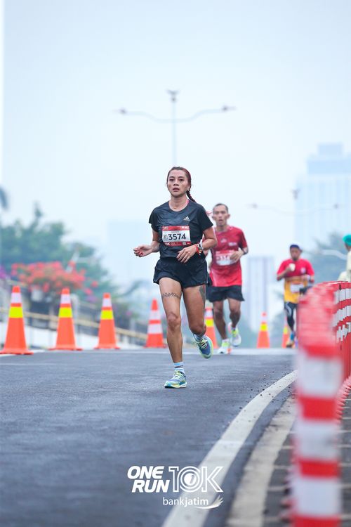 Race photo from ONE RUN 10 K