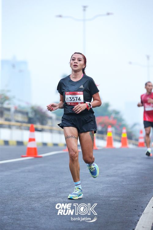 Race photo from ONE RUN 10 K
