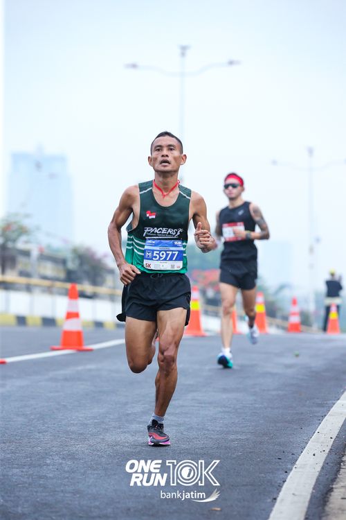 Race photo from ONE RUN 10 K