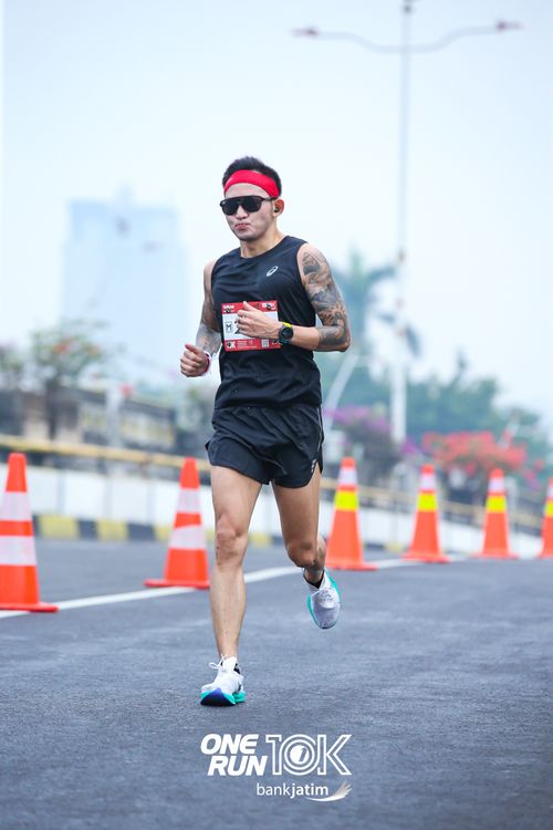 Race photo from ONE RUN 10 K
