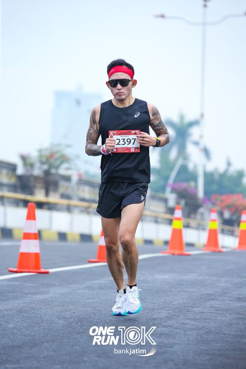 Race photo from ONE RUN 10 K