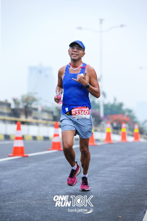 Race photo from ONE RUN 10 K