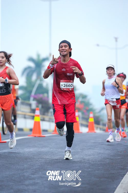 Race photo from ONE RUN 10 K