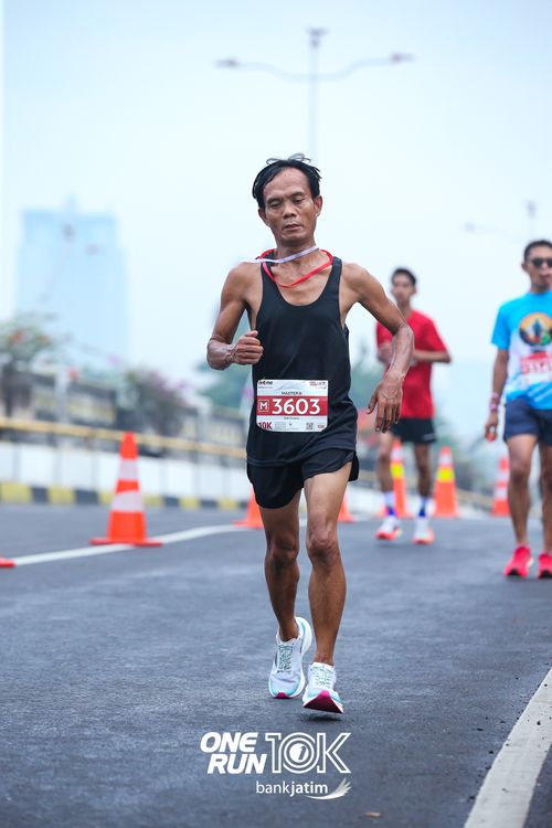 Race photo from ONE RUN 10 K