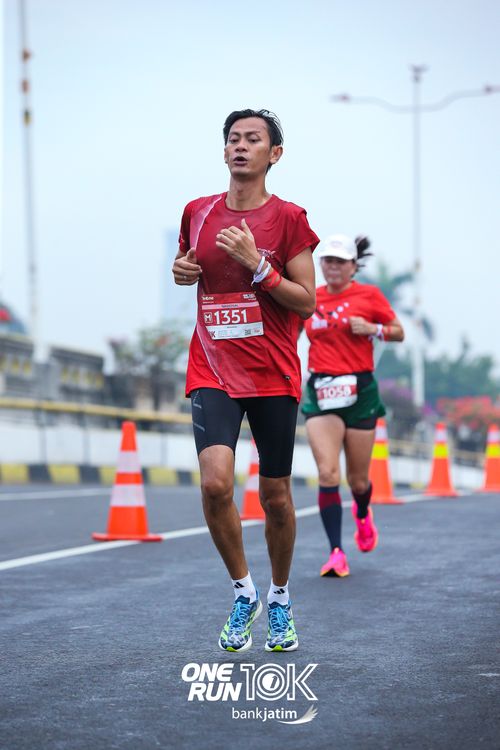 Race photo from ONE RUN 10 K