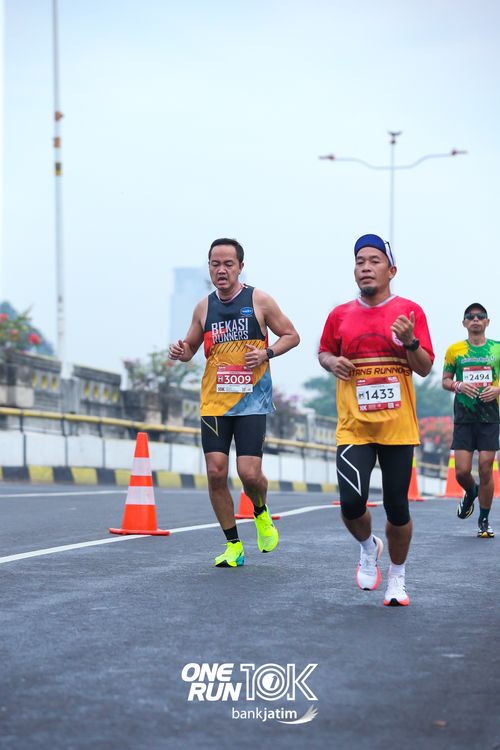 Race photo from ONE RUN 10 K