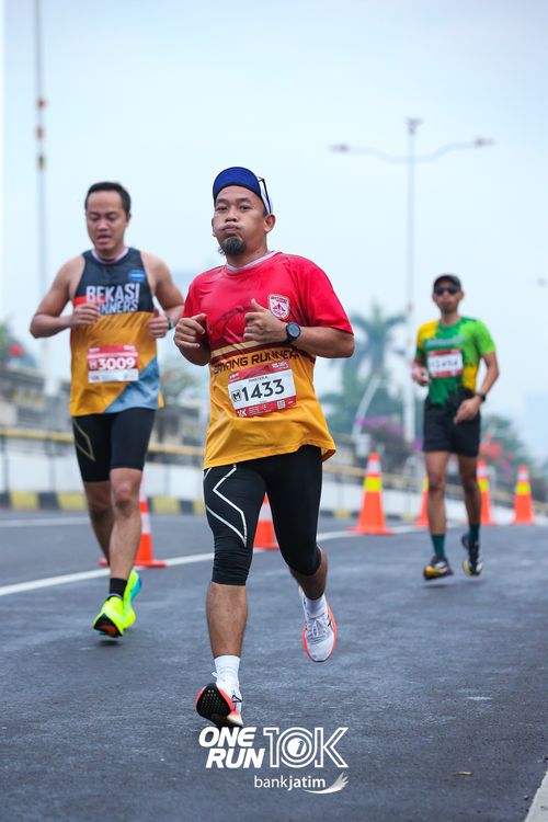Race photo from ONE RUN 10 K