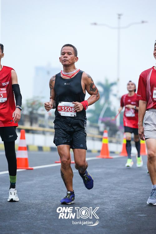 Race photo from ONE RUN 10 K