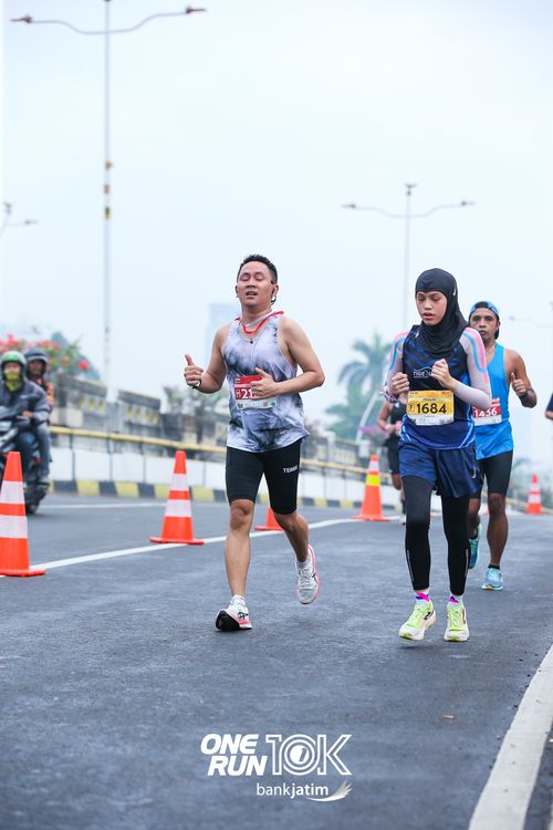 Race photo from ONE RUN 10 K