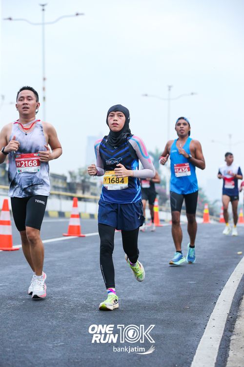 Race photo from ONE RUN 10 K