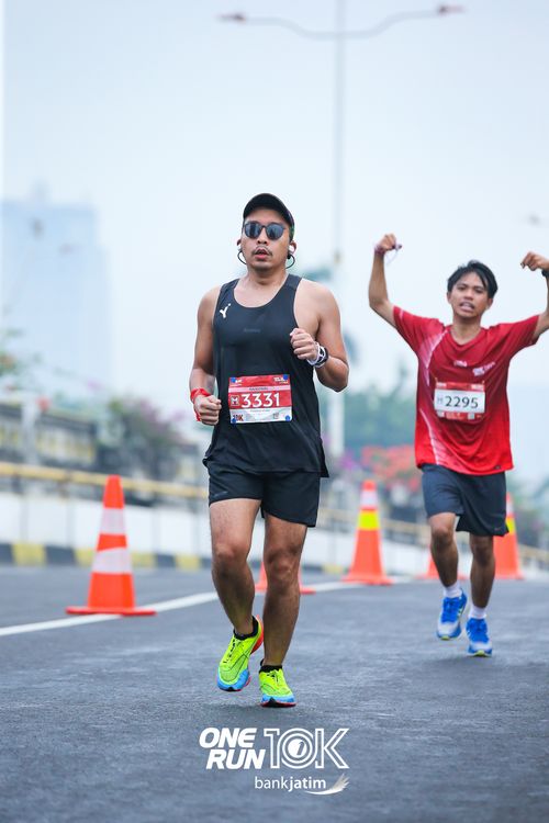Race photo from ONE RUN 10 K