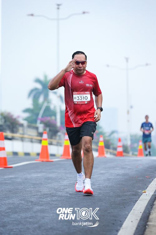 Race photo from ONE RUN 10 K