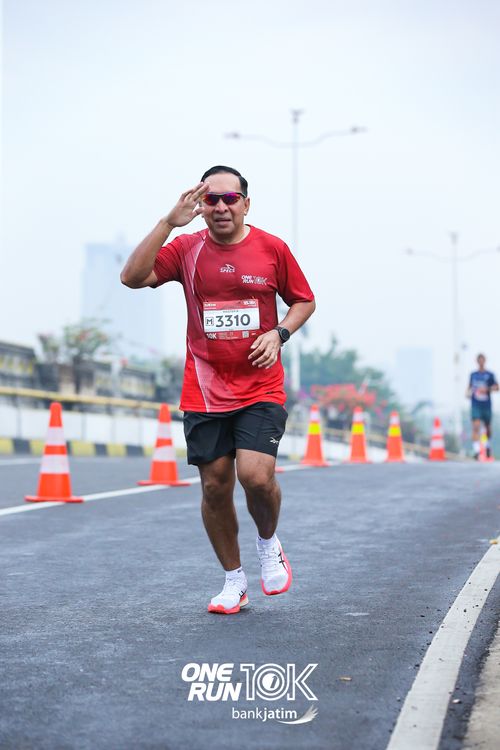 Race photo from ONE RUN 10 K