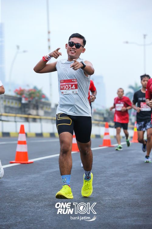 Race photo from ONE RUN 10 K