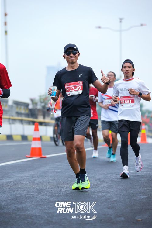 Race photo from ONE RUN 10 K