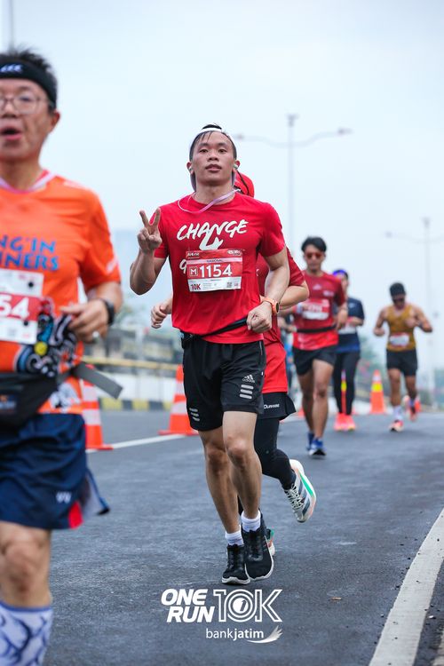 Race photo from ONE RUN 10 K