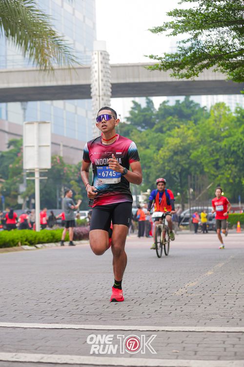 Race photo from ONE RUN 10K 2025