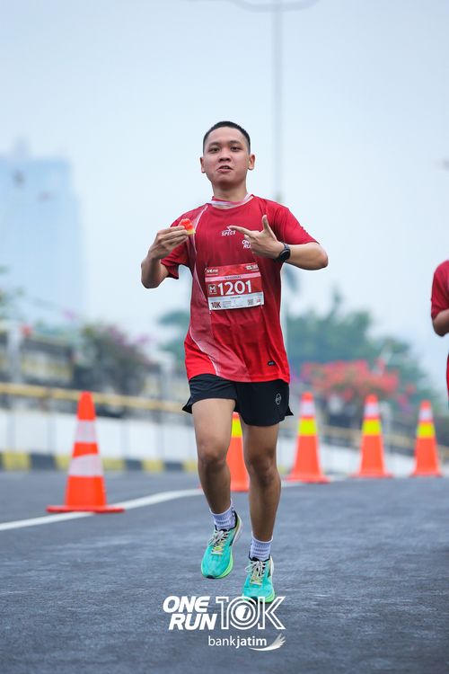 Race photo from ONE RUN 10 K