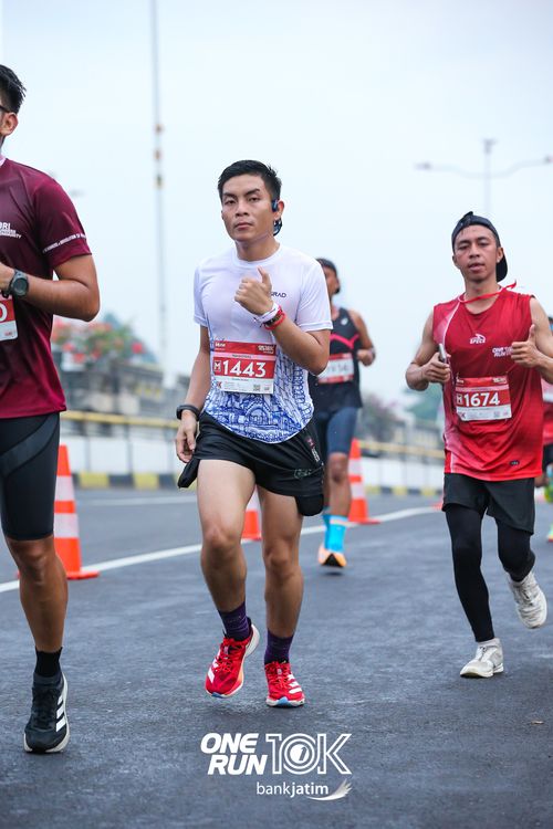 Race photo from ONE RUN 10 K