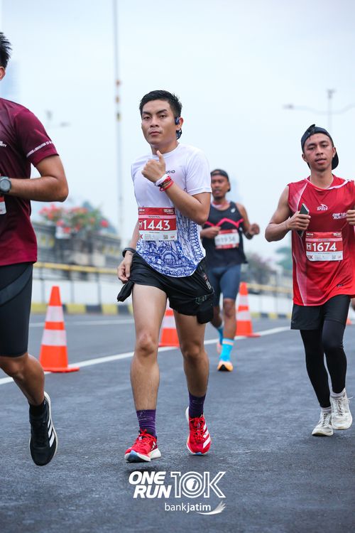 Race photo from ONE RUN 10 K
