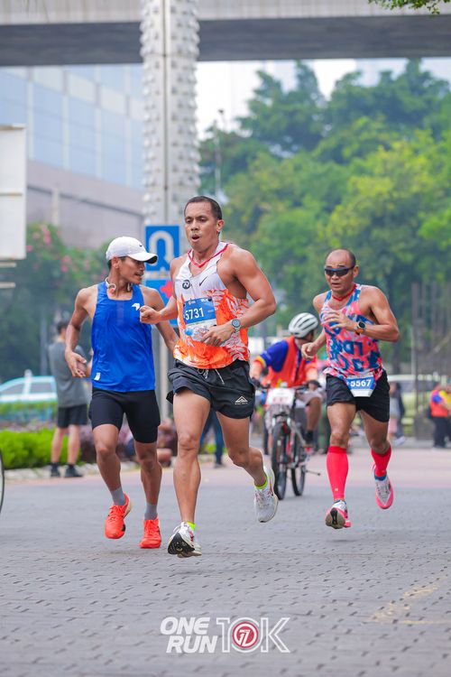 Race photo from ONE RUN 10K 2025