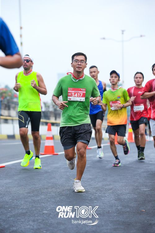 Race photo from ONE RUN 10 K