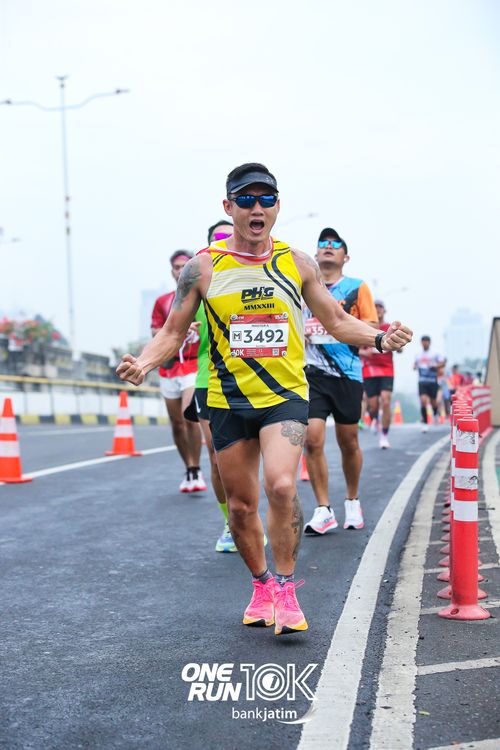 Race photo from ONE RUN 10 K