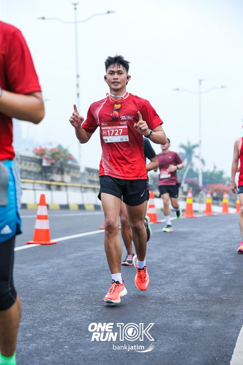 Race photo from ONE RUN 10 K