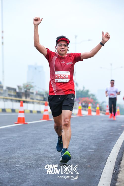 Race photo from ONE RUN 10 K