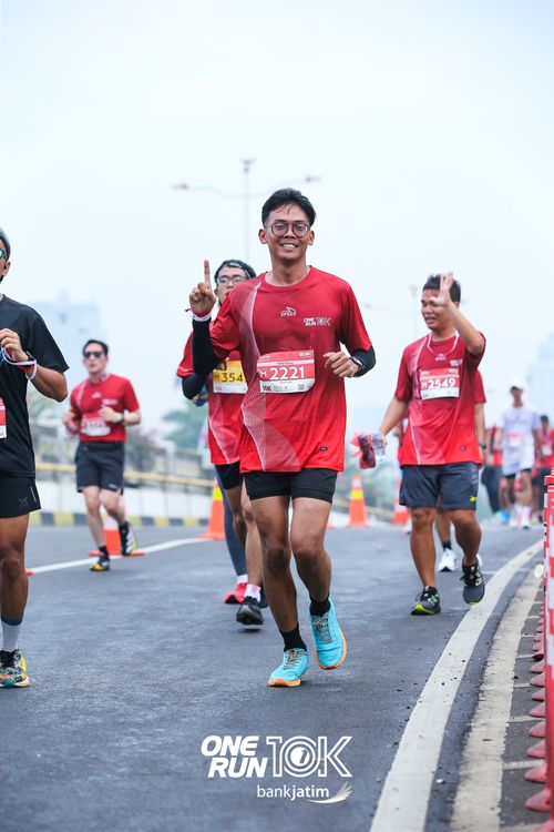 Race photo from ONE RUN 10 K