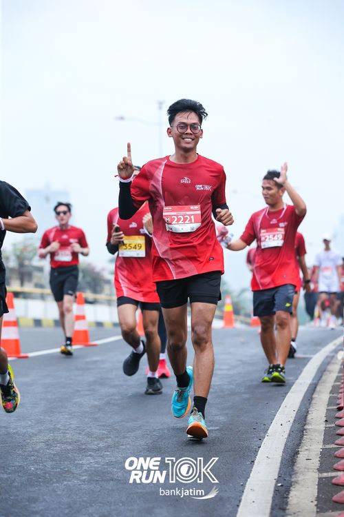 Race photo from ONE RUN 10 K