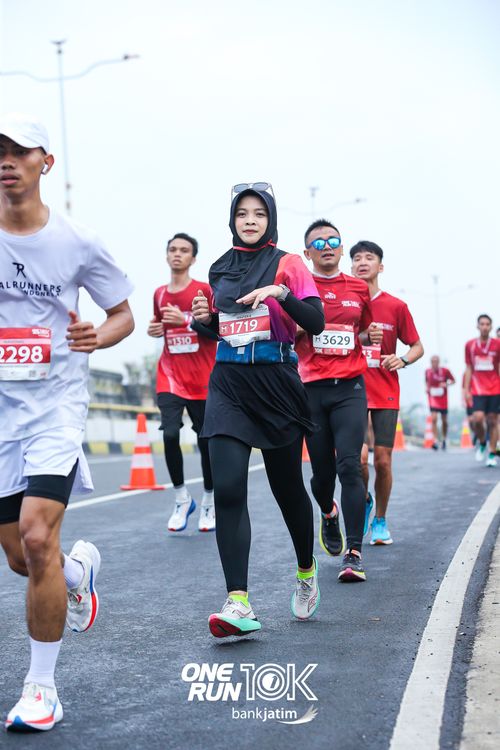 Race photo from ONE RUN 10 K