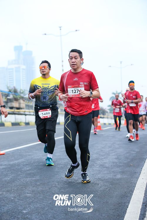 Race photo from ONE RUN 10 K