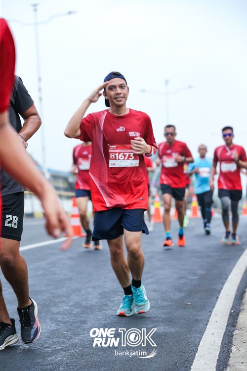 Race photo from ONE RUN 10 K