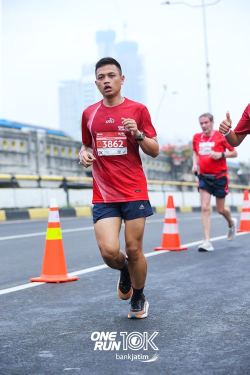 Race photo from ONE RUN 10 K
