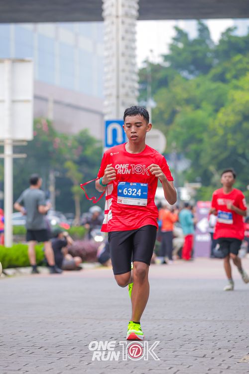 Race photo from ONE RUN 10K 2025