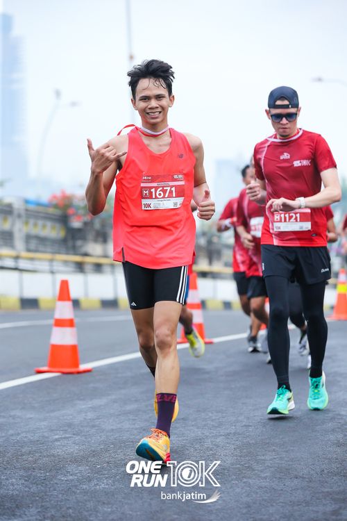 Race photo from ONE RUN 10 K
