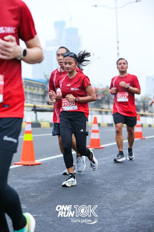 Race photo from ONE RUN 10 K