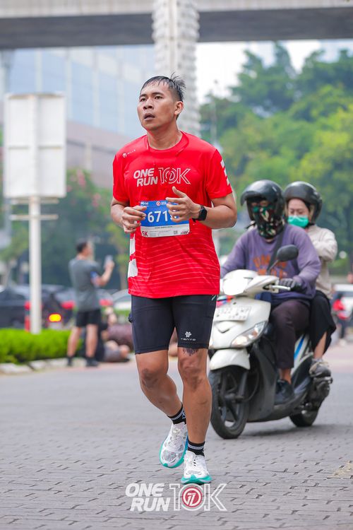 Race photo from ONE RUN 10K 2025