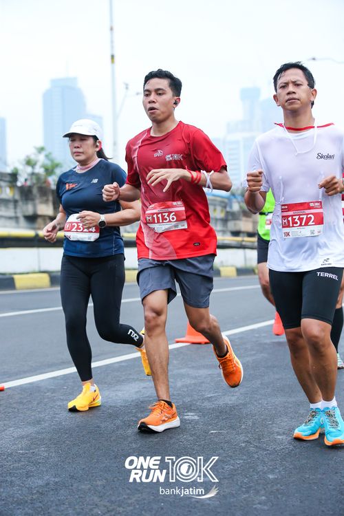 Race photo from ONE RUN 10 K