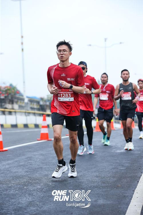 Race photo from ONE RUN 10 K