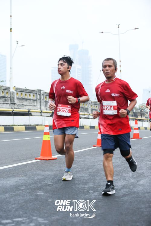 Race photo from ONE RUN 10 K