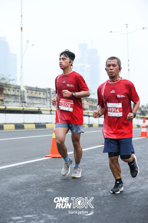 Race photo from ONE RUN 10 K