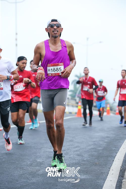 Race photo from ONE RUN 10 K