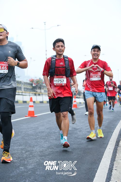 Race photo from ONE RUN 10 K