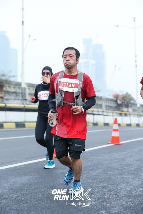 Race photo from ONE RUN 10 K