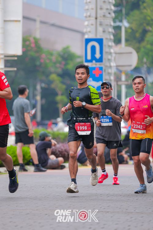 Race photo from ONE RUN 10K 2025