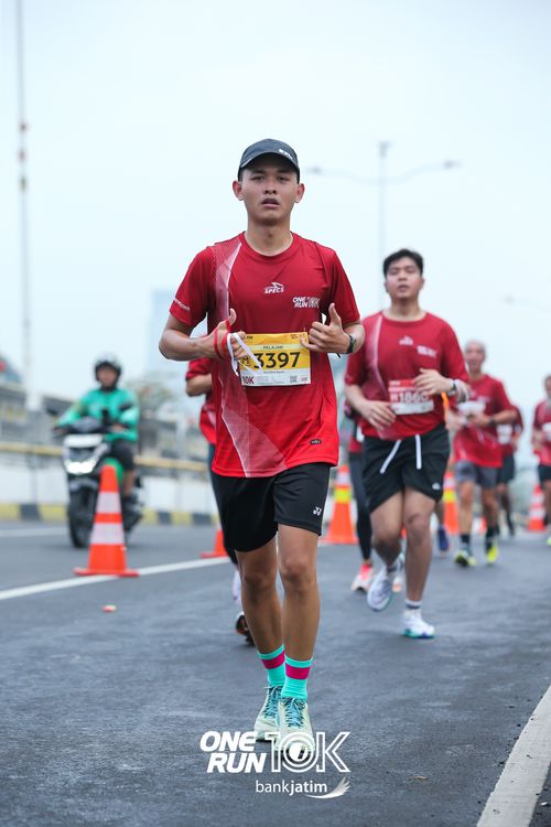 Race photo from ONE RUN 10 K