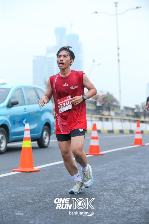 Race photo from ONE RUN 10 K