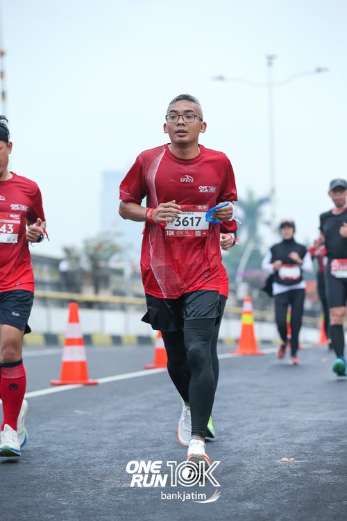 Race photo from ONE RUN 10 K
